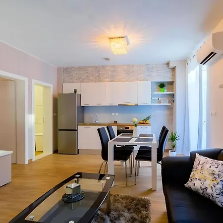 Apartment Candy With Jacuzzi And Parking Place