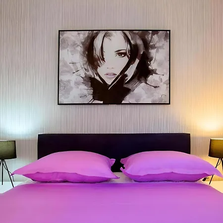 Candy With Jacuzzi And Parking Place Apartman *